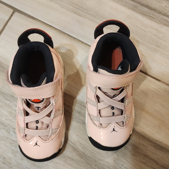 Girls Jordans - Picture 3 of 4